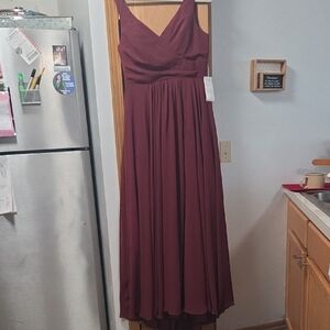 Chic Sleeveless Burgundy Gown
